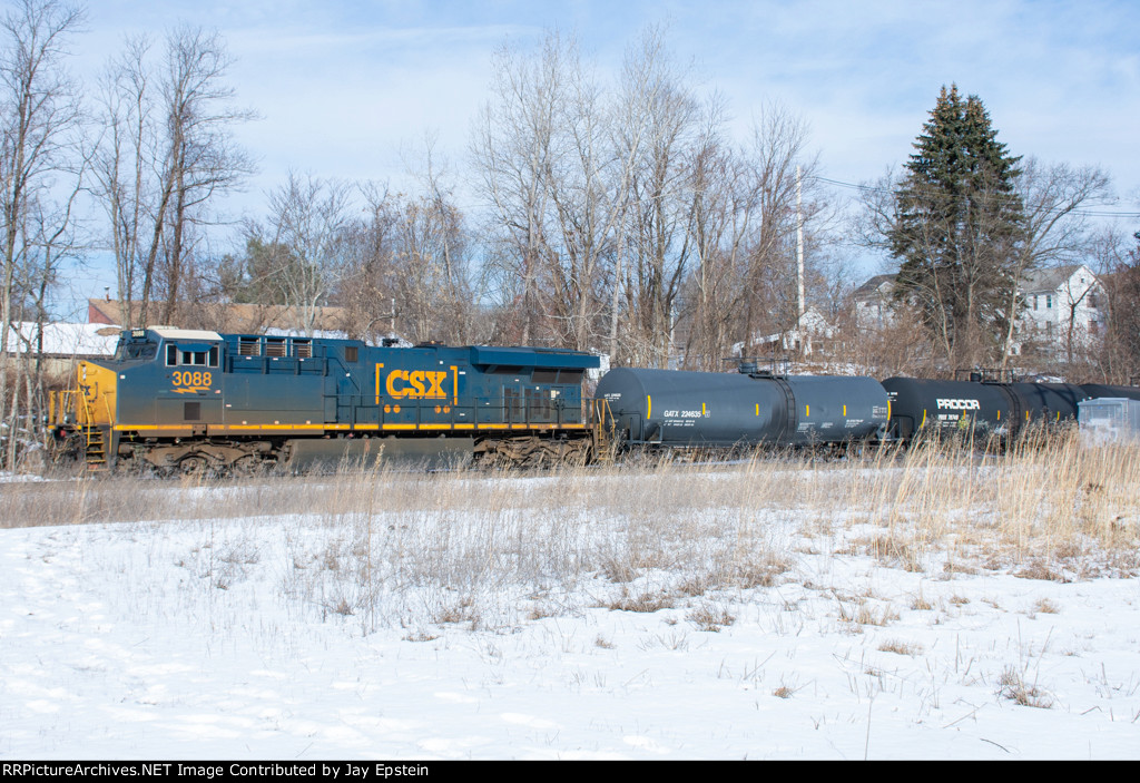 CSX 3088 brings up the rear of Q426